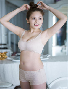 男子地铁站赤裸上身压倒女子-李宗瑞强奸按摩女