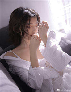 女性扒开大腿露出私密部位-黄色五月