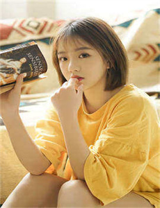 两女一杯